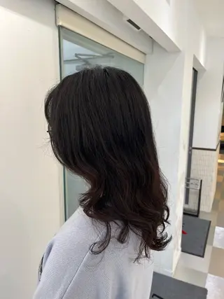 セミロング コテ巻き風パーマ 藤澤　知彌のヘアスタイル