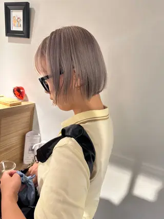 ショート 金ウンス 髪質改善カラーのヘアスタイル