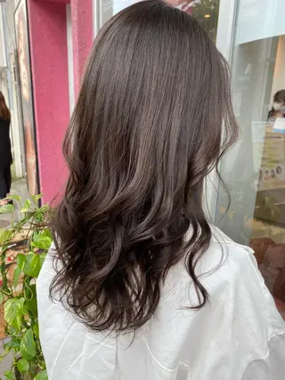 セミロング カラー デザインカラー✨新倉 佑奈のヘアスタイル