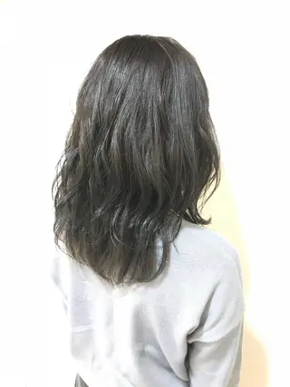 ミディアム カラー Miru by INCE HAIRのヘアスタイル