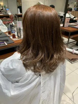 セミロング カラー AQUA 平田真一のヘアスタイル