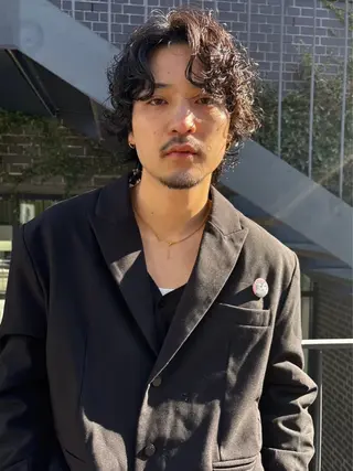 ミディアム パーマ メンズ グランジヘア 無造作ヘアHYUGAのヘアスタイル