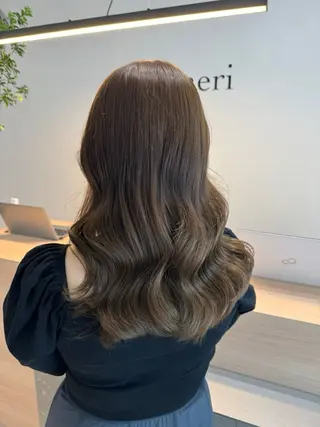 カラー 吉田 美咲のヘアスタイル