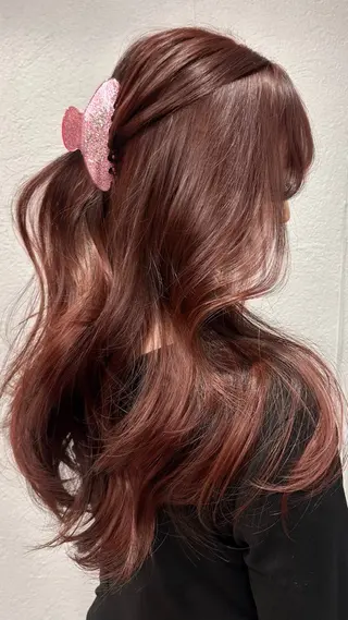 ロング カラー 𝑴𝑶𝑲𝑨渋谷 トレンド韓国ヘア🩷のヘアスタイル