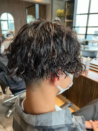 ミディアム パーマ メンズ 波巻きスパイラルパー マ/シャドウパーマ駿のヘアスタイル