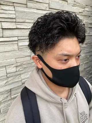 ショート パーマ メンズ 塩谷黎✨イルミナ カラーメンズパーマ✨のヘアスタイル