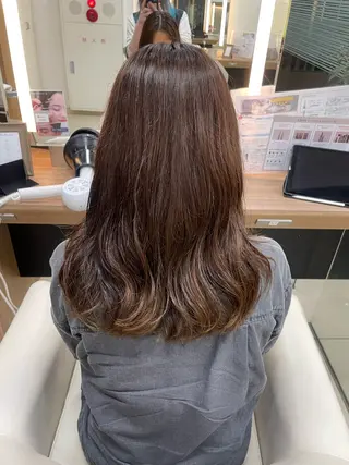 ミディアム カラー ハイトーン/レイヤー 似合わせ・ユキノのヘアスタイル