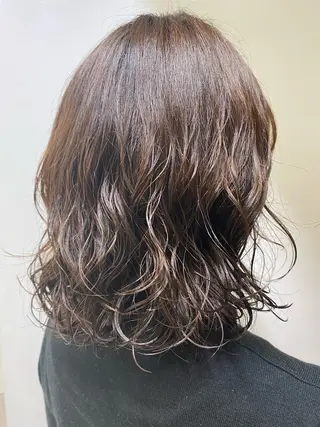 ミディアム パーマ ショートヘア / 星野菜月のヘアスタイル