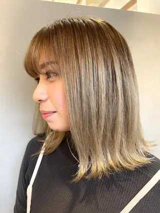 ミディアム カラー ハイライトが 得意なニキです😊のヘアスタイル