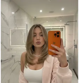 ミディアム YOLO 渋谷 kona🌺のヘアスタイル