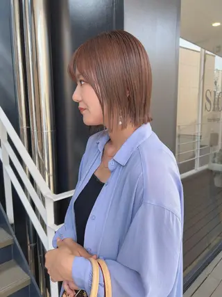 ミディアム 韓国🇰🇷レイヤー カットオリーブカラーのヘアスタイル