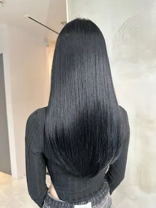 ロング カラー レイヤーカット 透明感カラーのヘアスタイル
