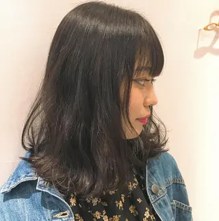 ミディアム 鈴木 麻希のヘアスタイル