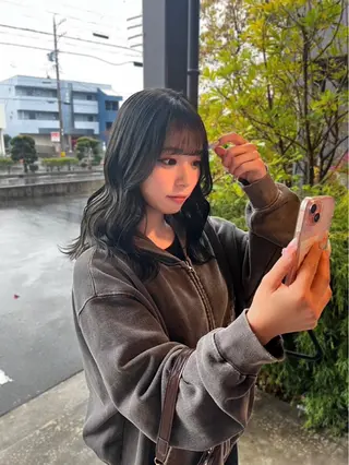 ロング カラー ふじわらはゆ/ブリー チ/ベージュカラーのヘアスタイル