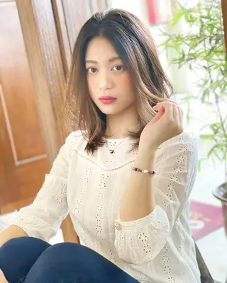 ミディアム カラー grand juteのヘアスタイル