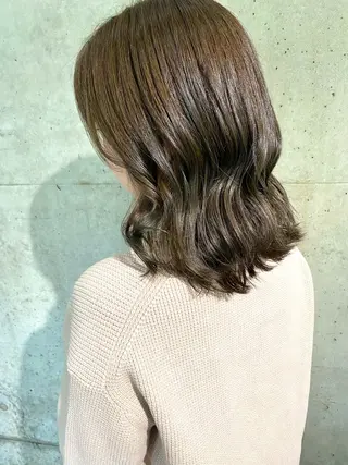 ミディアム 秋月 亜耶のヘアスタイル