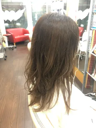 セミロング まさき✂︎ブリーチ／ デザインカラーのヘアスタイル