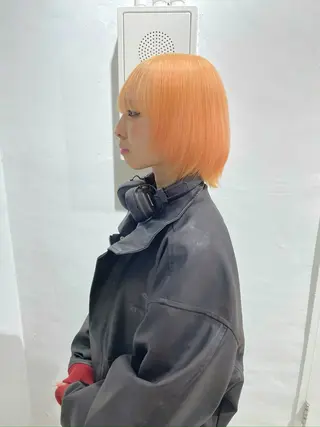 ショート Muミュー/ブリーチ ハイトーン　Wカラーのヘアスタイル