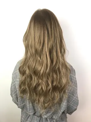 ロング ブリーチカラー☆ 再生トリートメントのヘアスタイル