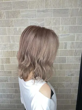 セミロング ブリーチ毛矯正.髪質 改善.髪にドラマをのヘアスタイル