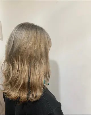 セミロング カラー あべ ゆうかのヘアスタイル