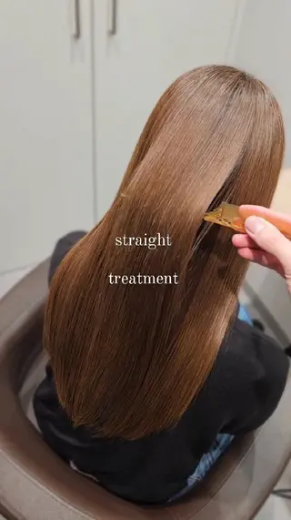 セミロング 縮毛矯正をしている人 のためのカラーのヘアスタイル