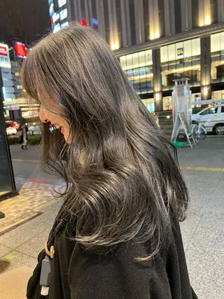 ロング カラー ツキノキ ミナのヘアスタイル