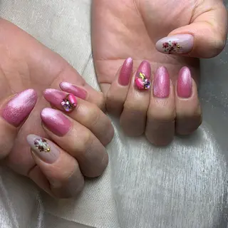 ネイル 里見 麗のネイルデザイン