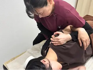 【美容鍼・小顔鍼】 鍼灸師　吉田洋美のエステ・リラクイメージ