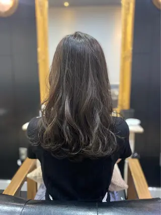 セミロング カラー イケダ ハルカのヘアスタイル