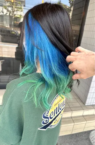 セミロング タカツド ユウキのヘアスタイル