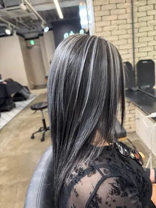 セミロング カラー 🌟小顔レイヤー× 赤み消し透明感カラーのヘアスタイル