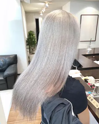 ロング カラー 色ムラ修正の神様 新宿ハイトーンかすみのヘアスタイル