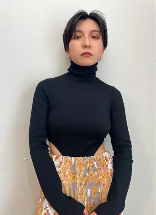 ショート カラー オカモト ミユウのヘアスタイル