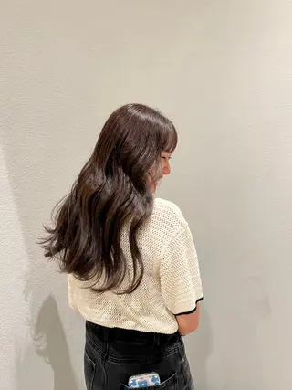 ロング カラー momb 折戸結菜のヘアスタイル