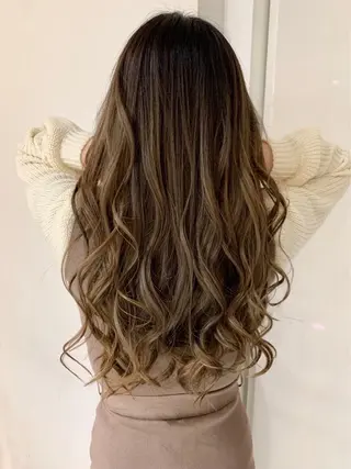 ロング 透明感ハイトーン カラー🦋🌧希咲のヘアスタイル