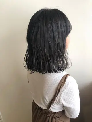 ミディアム カラー MIOベージュカラー 柔らかいカラーのヘアスタイル