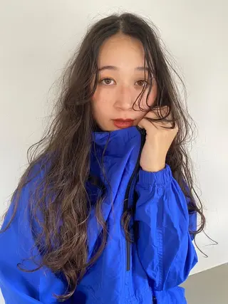 ミディアム パーマ カラー CEINE OURのヘアスタイル
