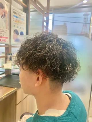 ショート パーマ メンズ 山口 寛生のヘアスタイル