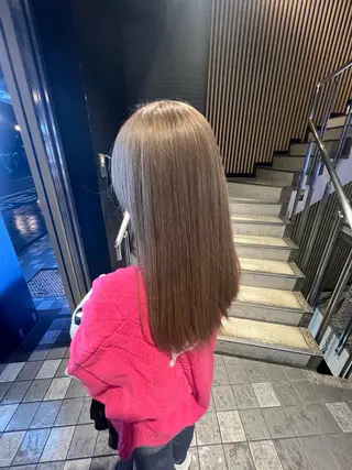 セミロング ハイトーンカラー 坂本 翼のヘアスタイル