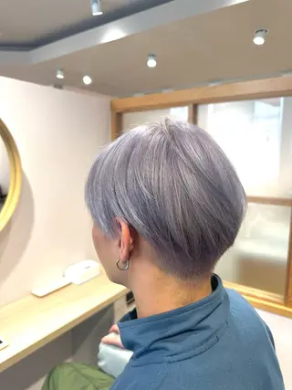 カラー 芝智也／ ブリーチカラーのヘアスタイル