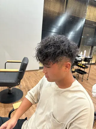 パーマ メンズ 鵜飼 真伍のヘアスタイル