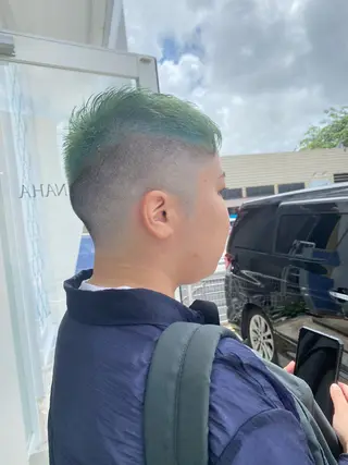 ショート カラー 饒平名 知也のヘアスタイル