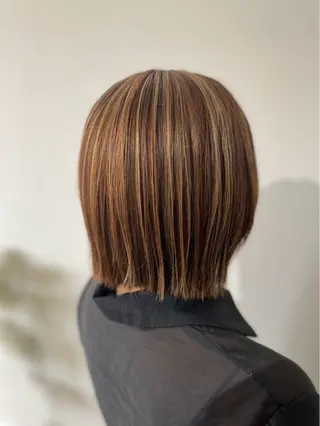 ミディアム Re room. 女性スタイリストのヘアスタイル