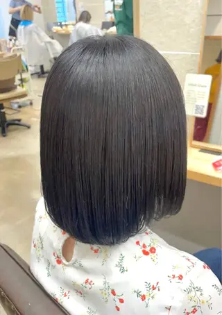ショート レイヤー・カット モデル・透明感カラーのヘアスタイル