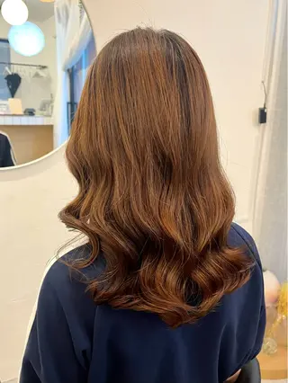セミロング パーマ 波巻きウェーブ 韓国風パーマ 纐纈のヘアスタイル
