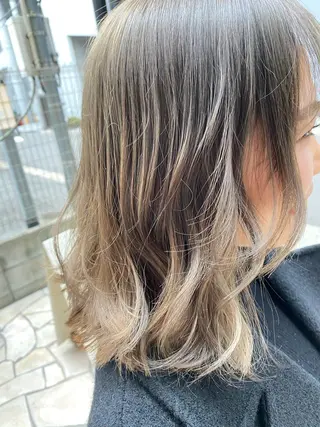 ミディアム カラー 中尾 綺のヘアスタイル