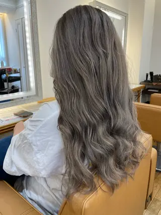 セミロング ブリーチ毛矯正.髪質 改善.髪にドラマをのヘアスタイル