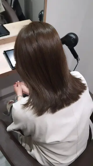 ミディアム カラー 縮毛矯正をしている人 のためのカラーのヘアスタイル