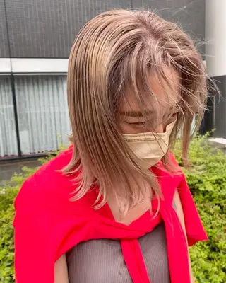 ミディアム デザインカラー/ボブ ブリーチカラー/ユリのヘアスタイル
